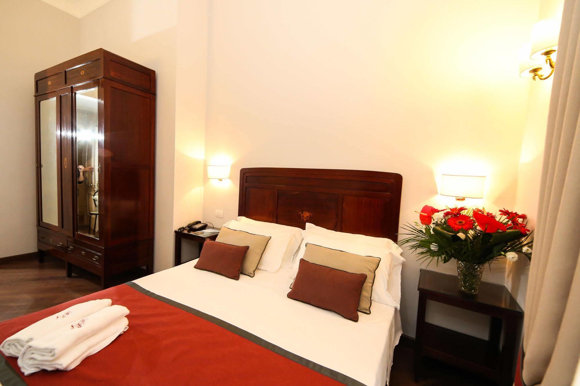 Palazzo Riario Sforza Hotel Napels Buitenkant foto