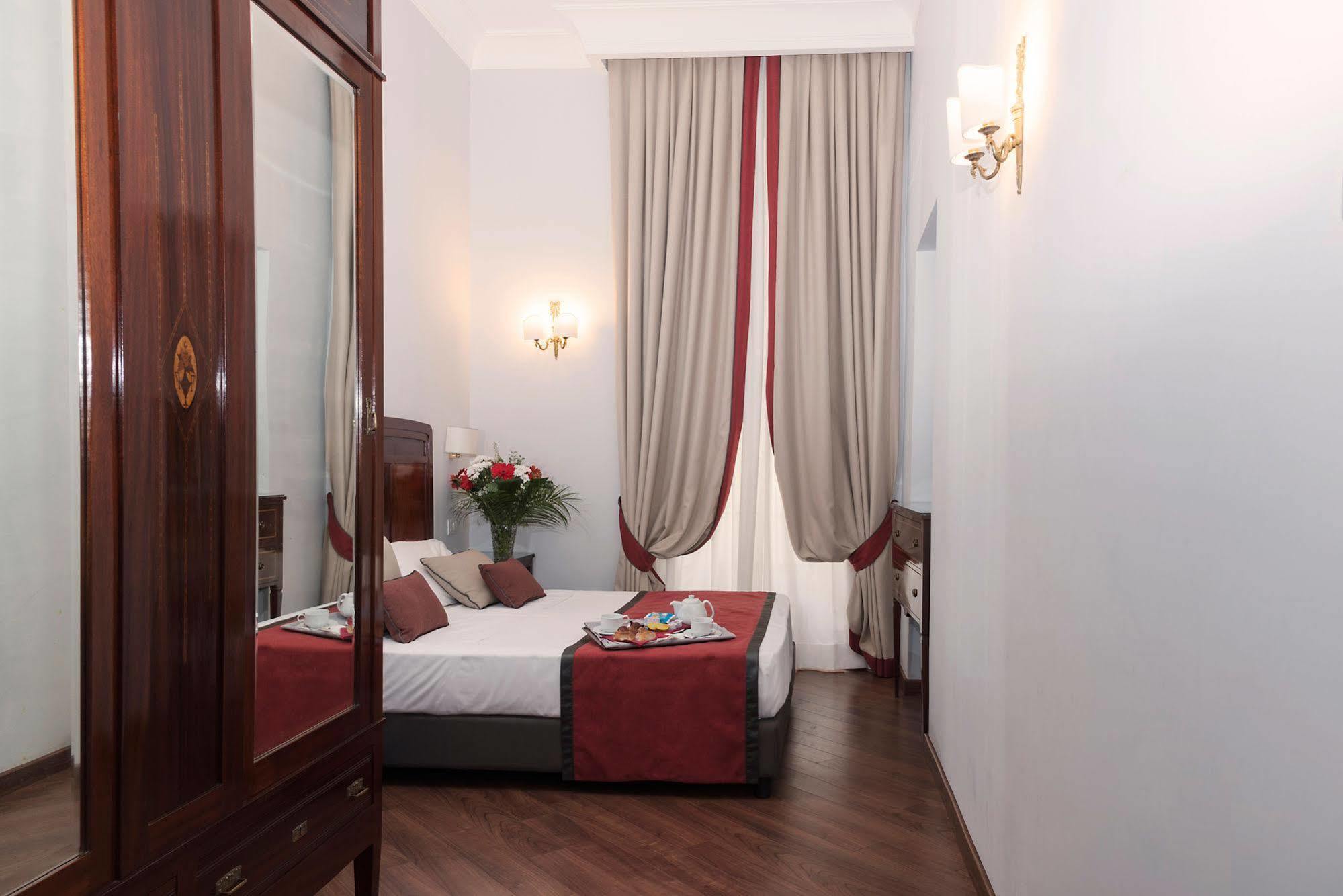 Palazzo Riario Sforza Hotel Napels Buitenkant foto