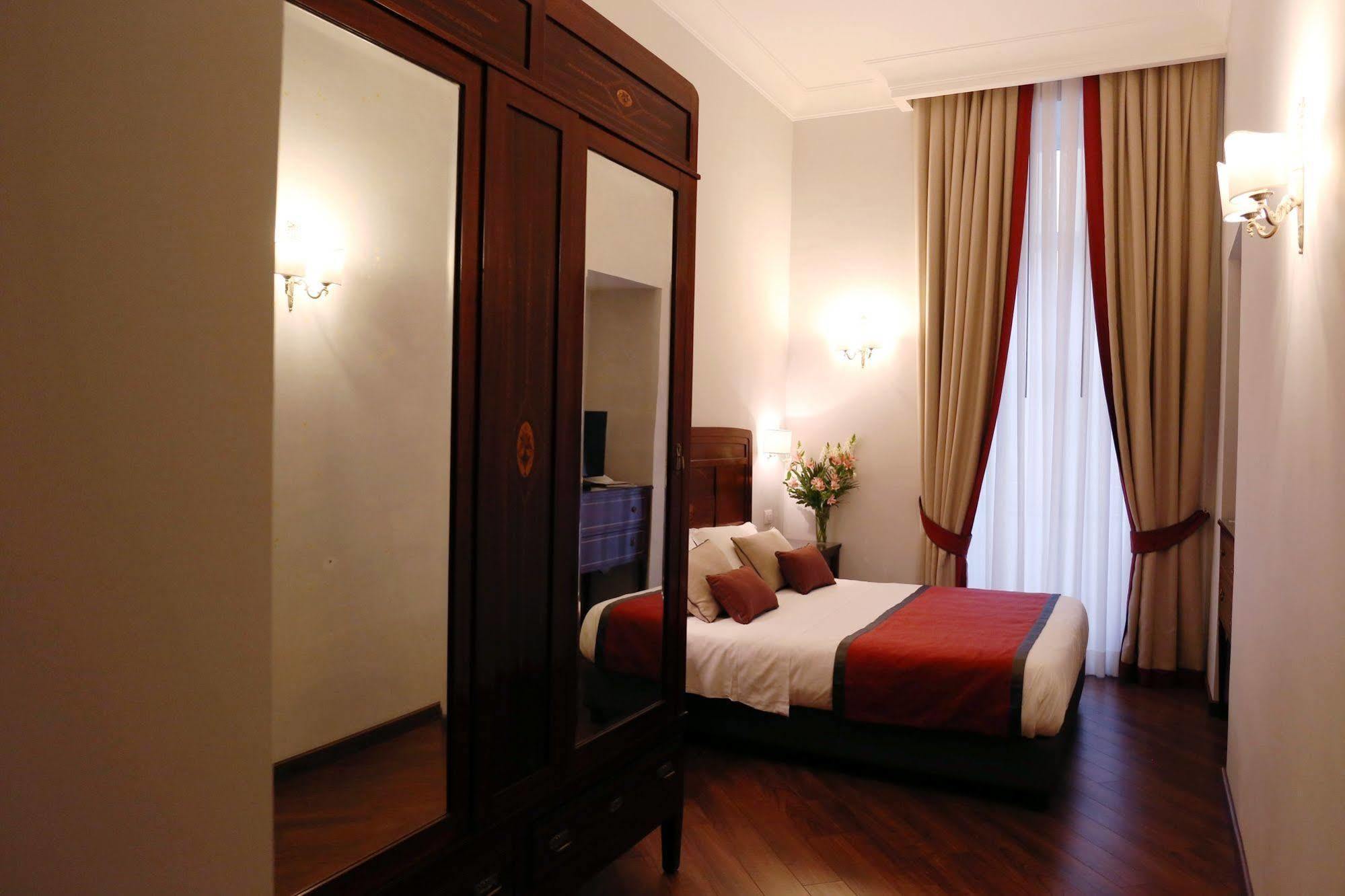 Palazzo Riario Sforza Hotel Napels Buitenkant foto