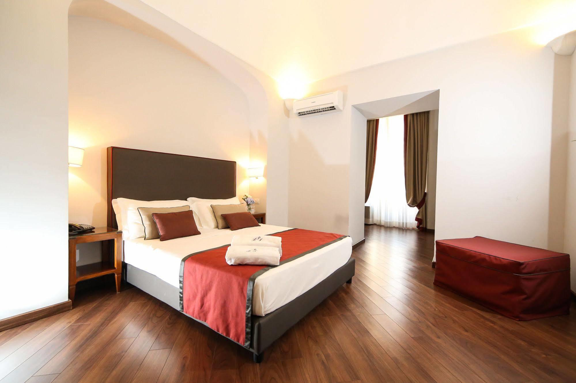 Palazzo Riario Sforza Hotel Napels Buitenkant foto